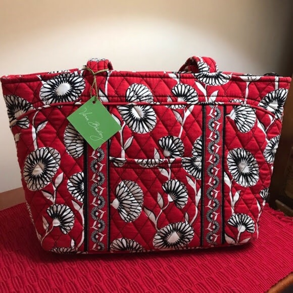NWT Vera Bradley Mandy purse in deco daisy